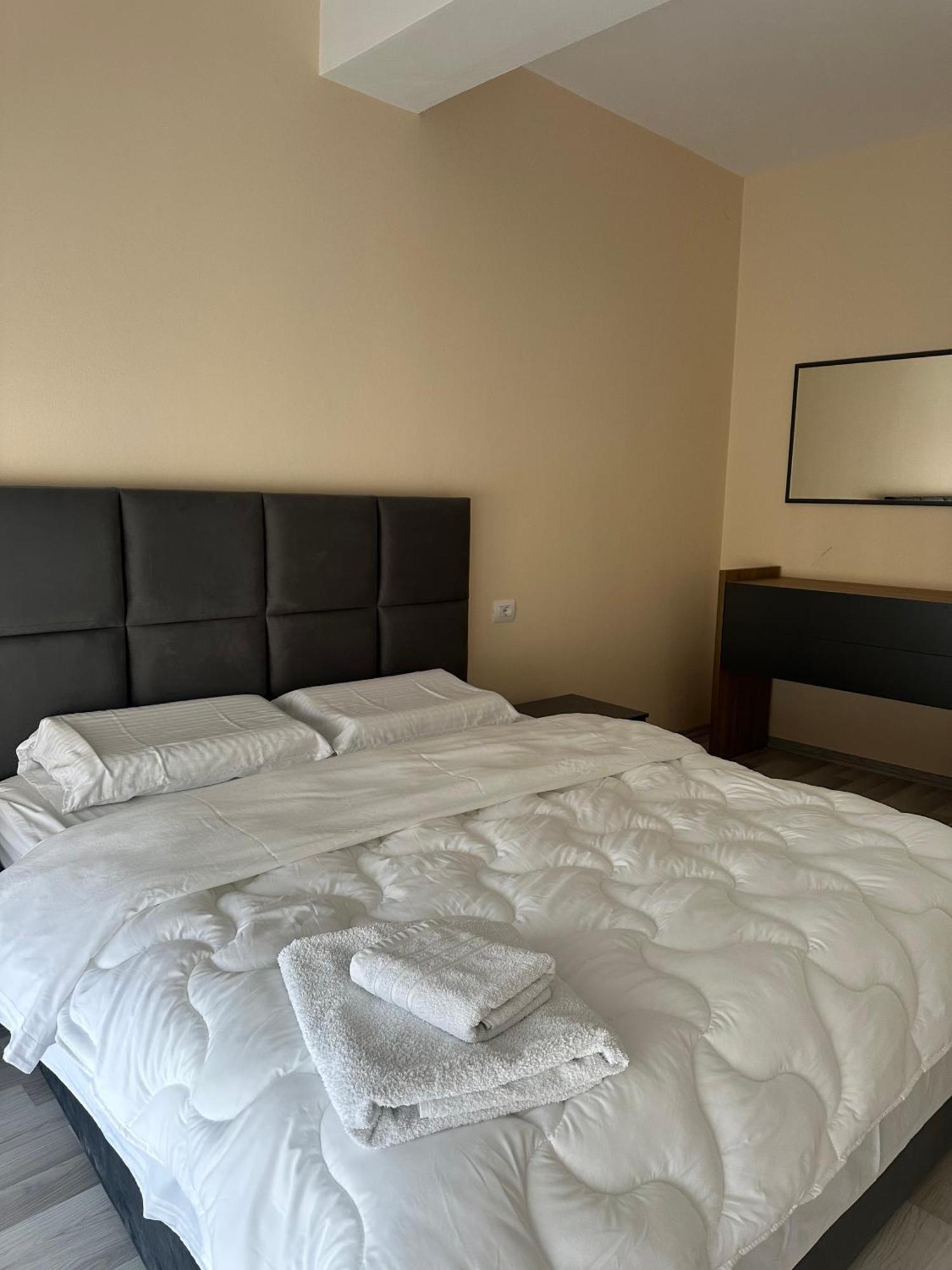 New Bazar - 2 Rooms Apartment Tirana Exterior photo